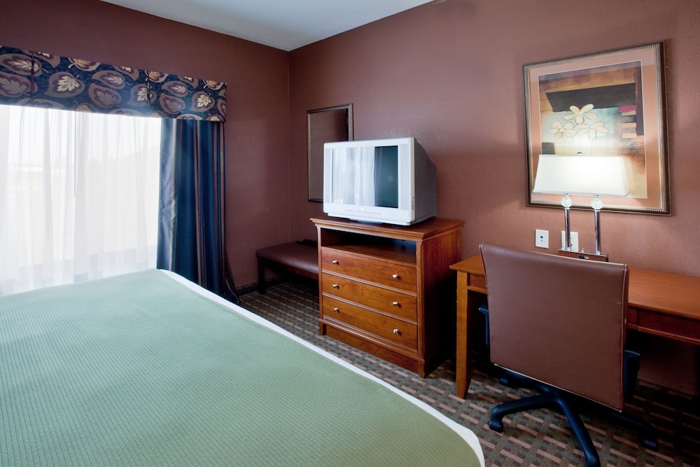 holiday inn express hotel and suites suffolk by ihg