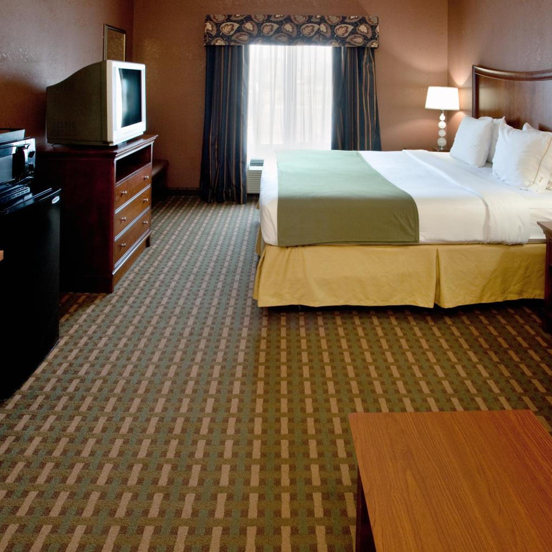 holiday inn express hotel and suites suffolk by ihg
