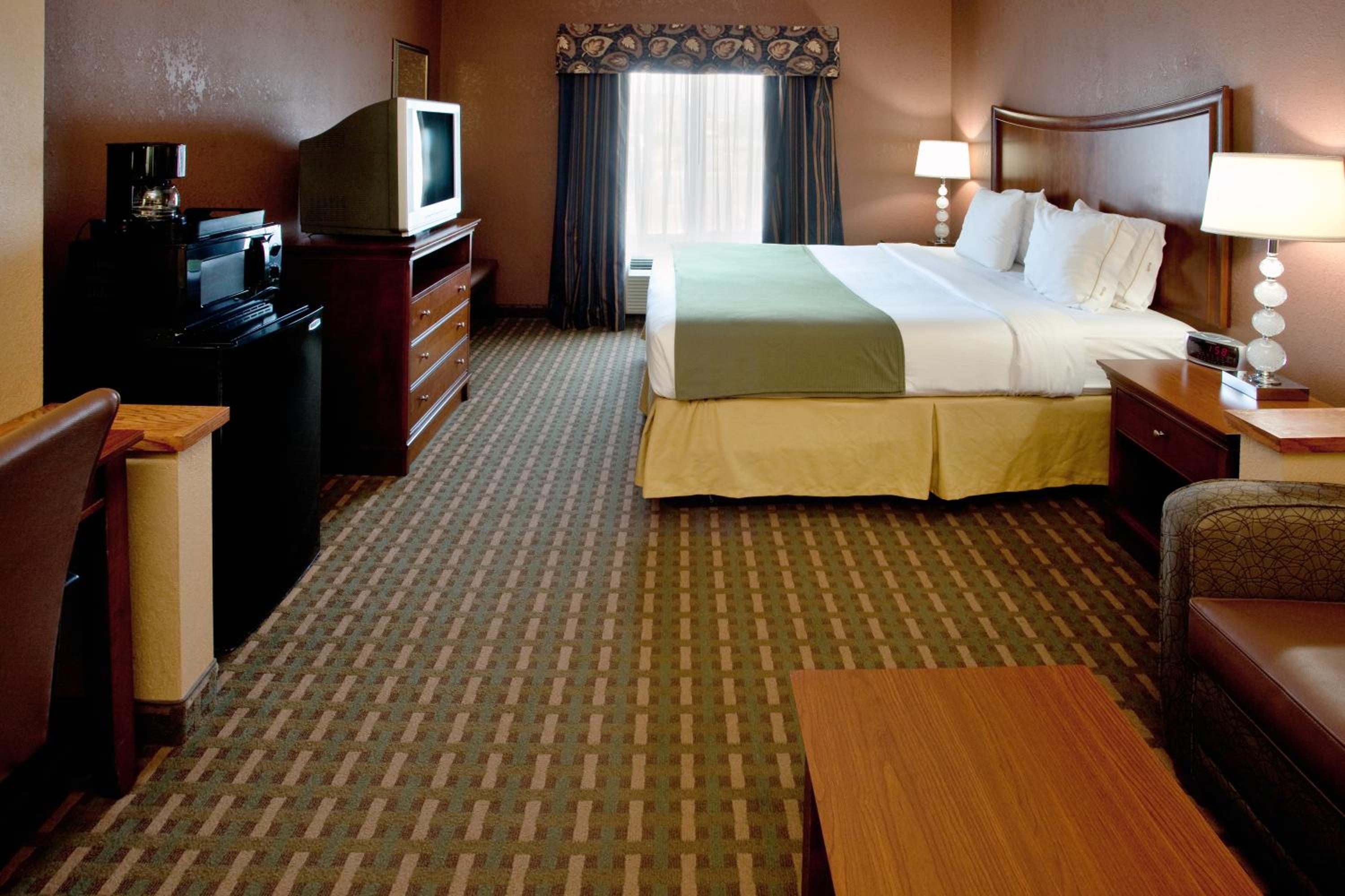 holiday inn express hotel and suites suffolk by ihg