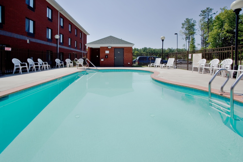 holiday inn express hotel and suites suffolk by ihg