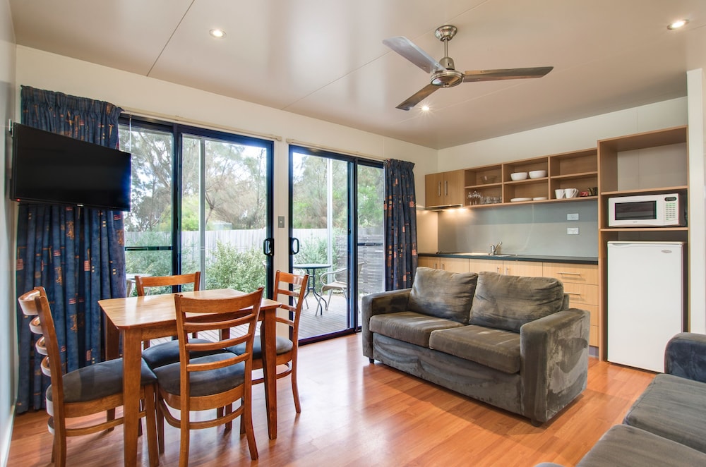 swansea beach chalets