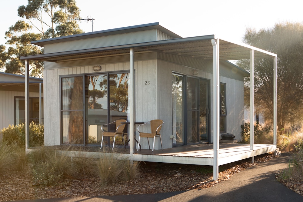 swansea beach chalets