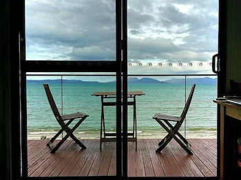 swansea beach chalets