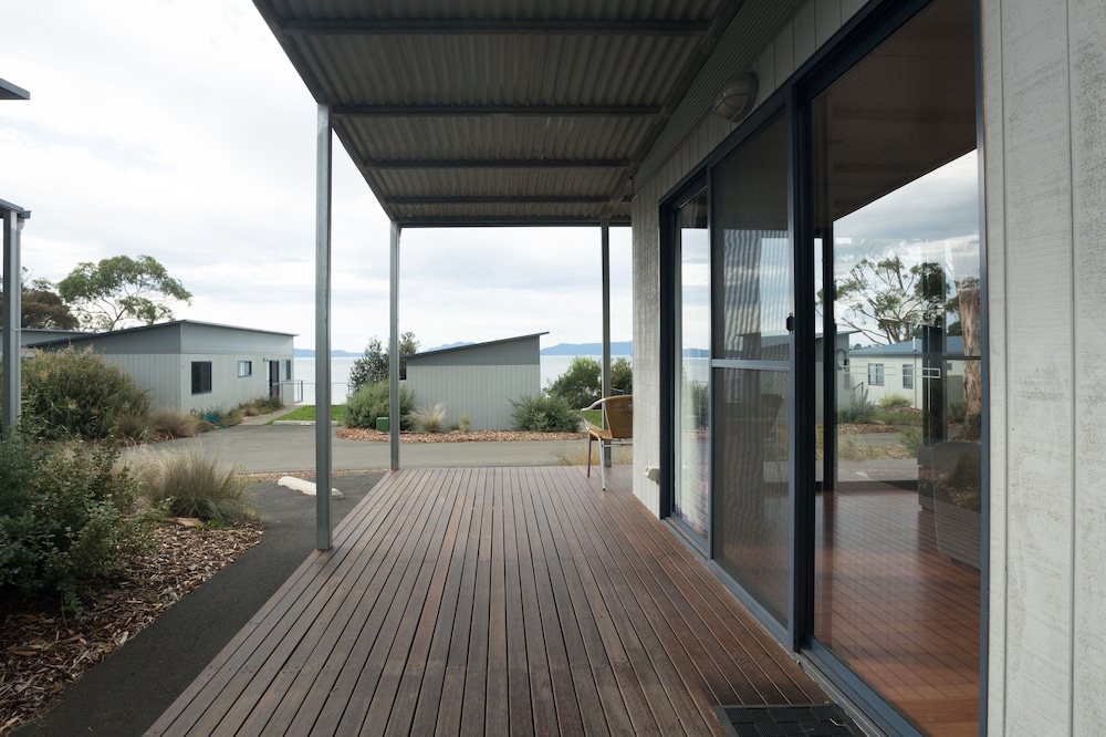 swansea beach chalets