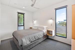 swansea beach chalets