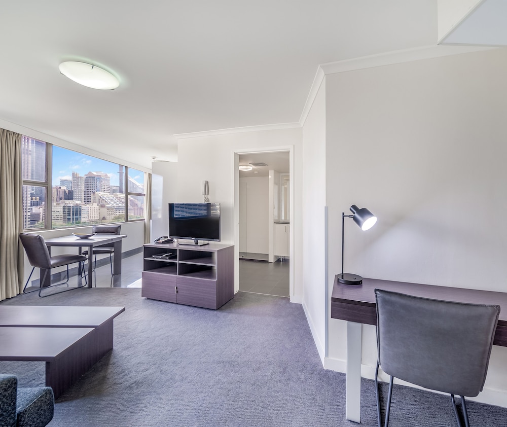 oaks sydney hyde park suites