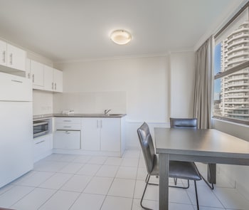 oaks sydney hyde park suites