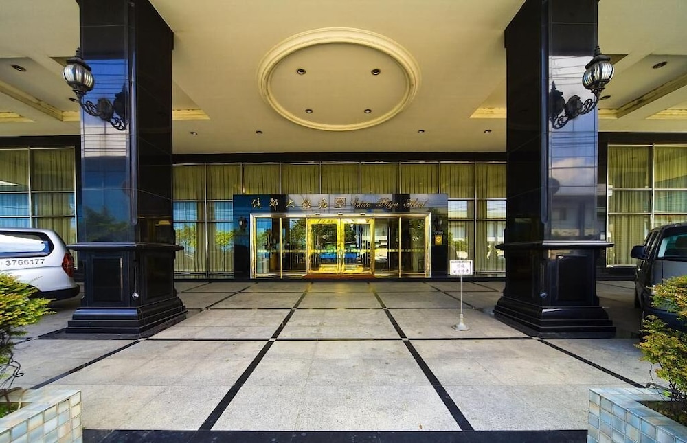 chuto plaza hotel