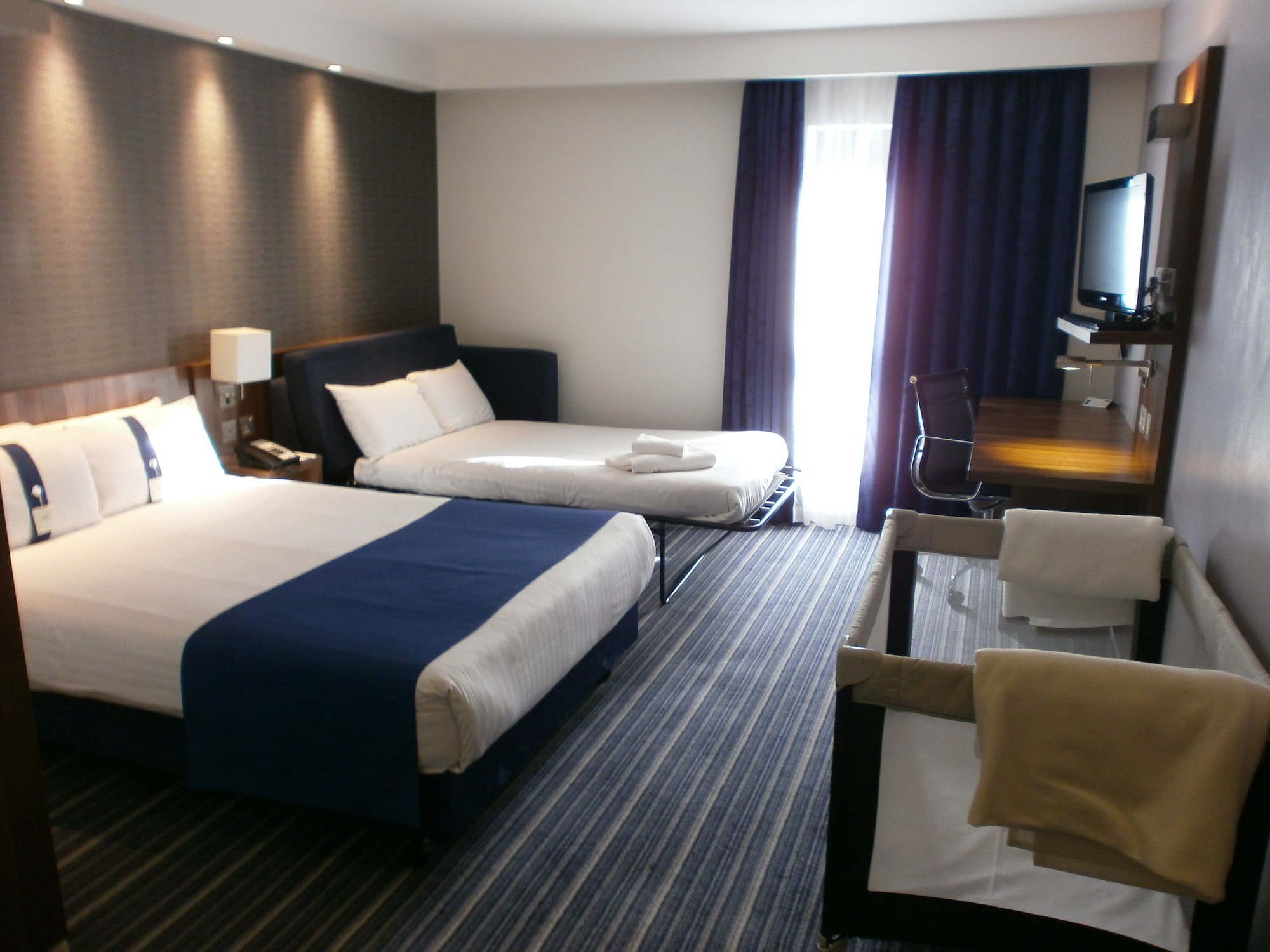 holiday inn express dunstable by ihg