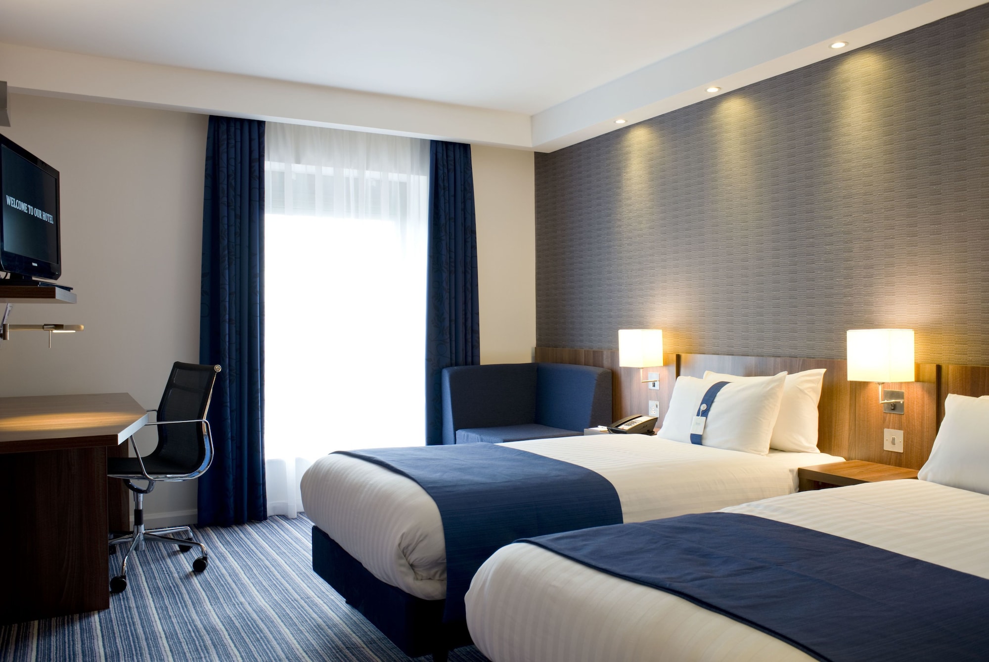 holiday inn express dunstable by ihg