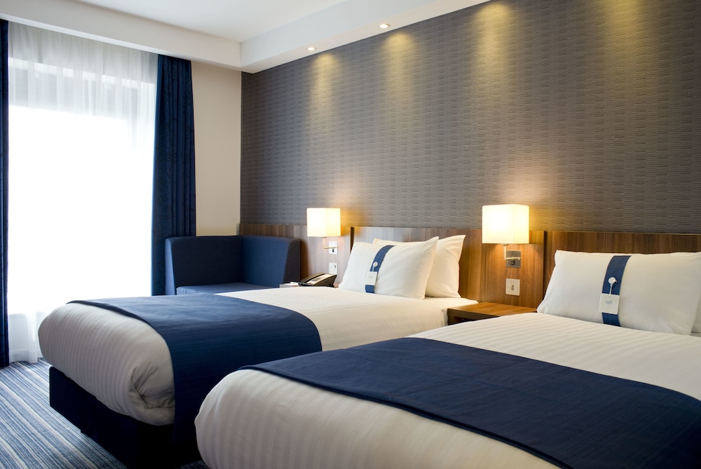 holiday inn express dunstable by ihg