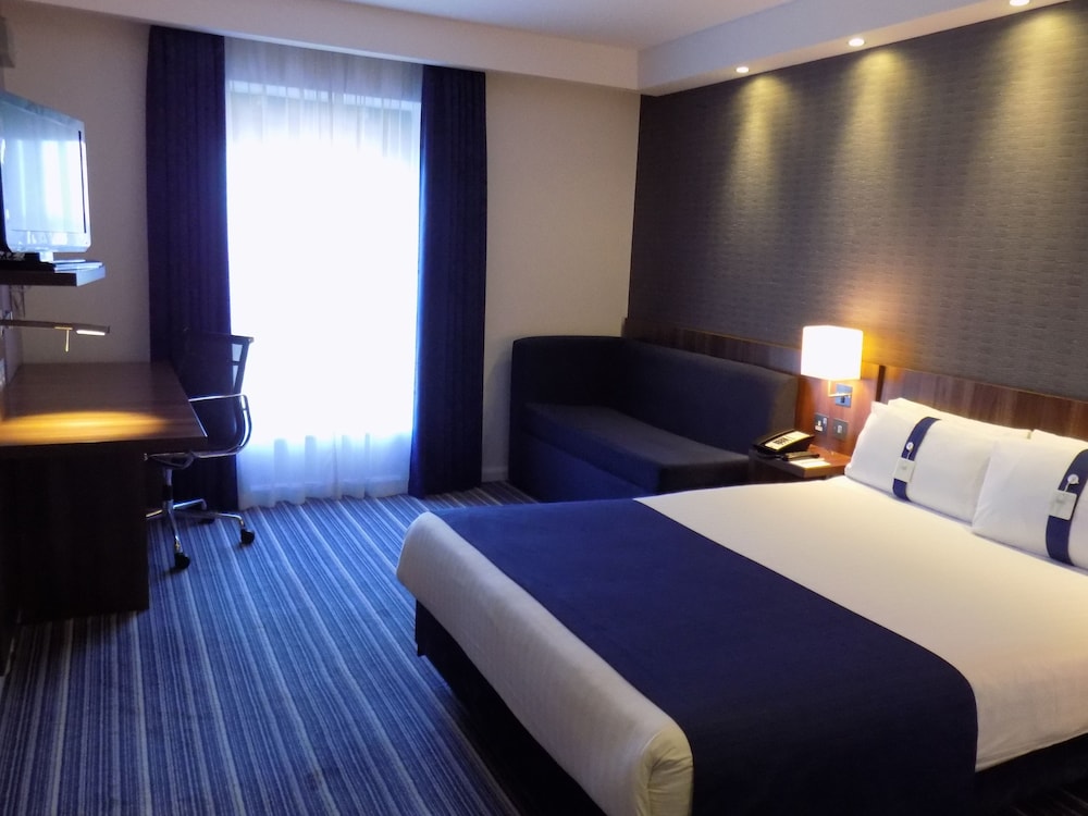 holiday inn express dunstable by ihg