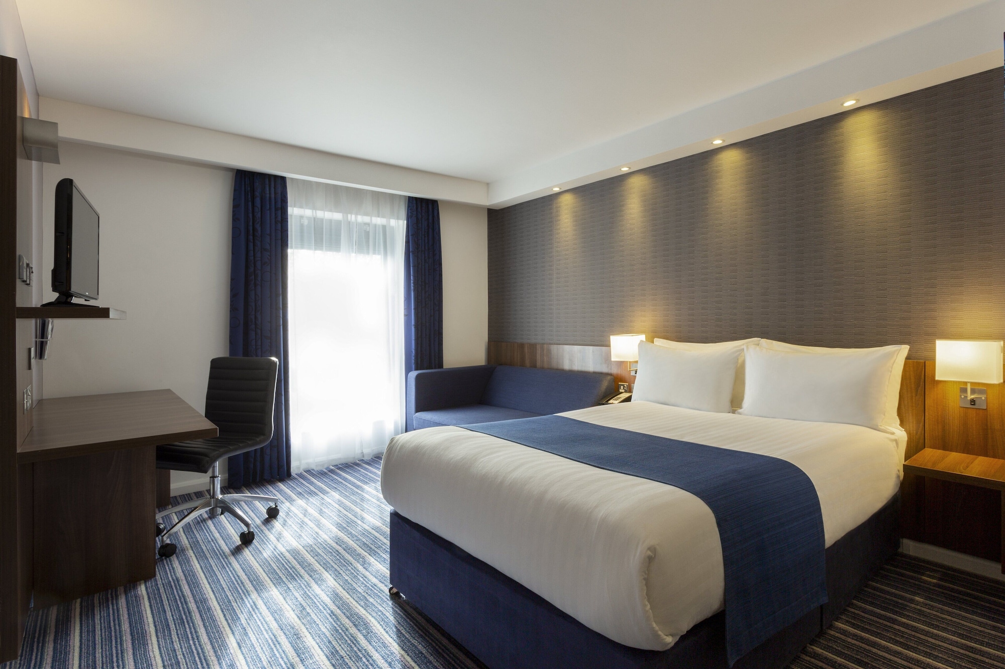 holiday inn express dunstable by ihg