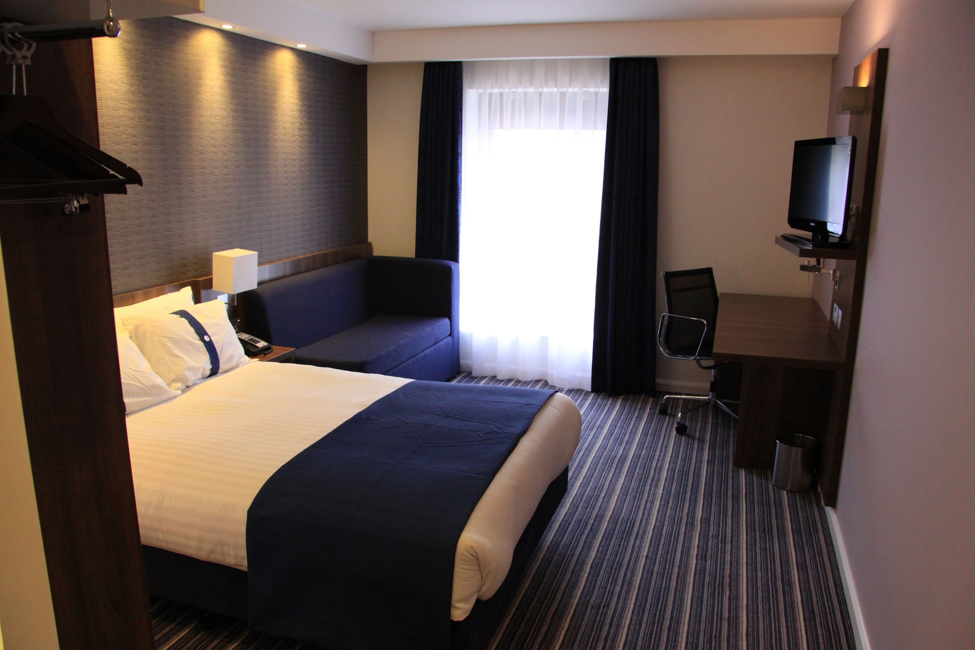holiday inn express dunstable by ihg