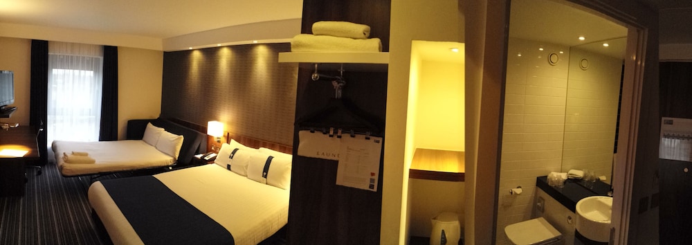 holiday inn express dunstable by ihg