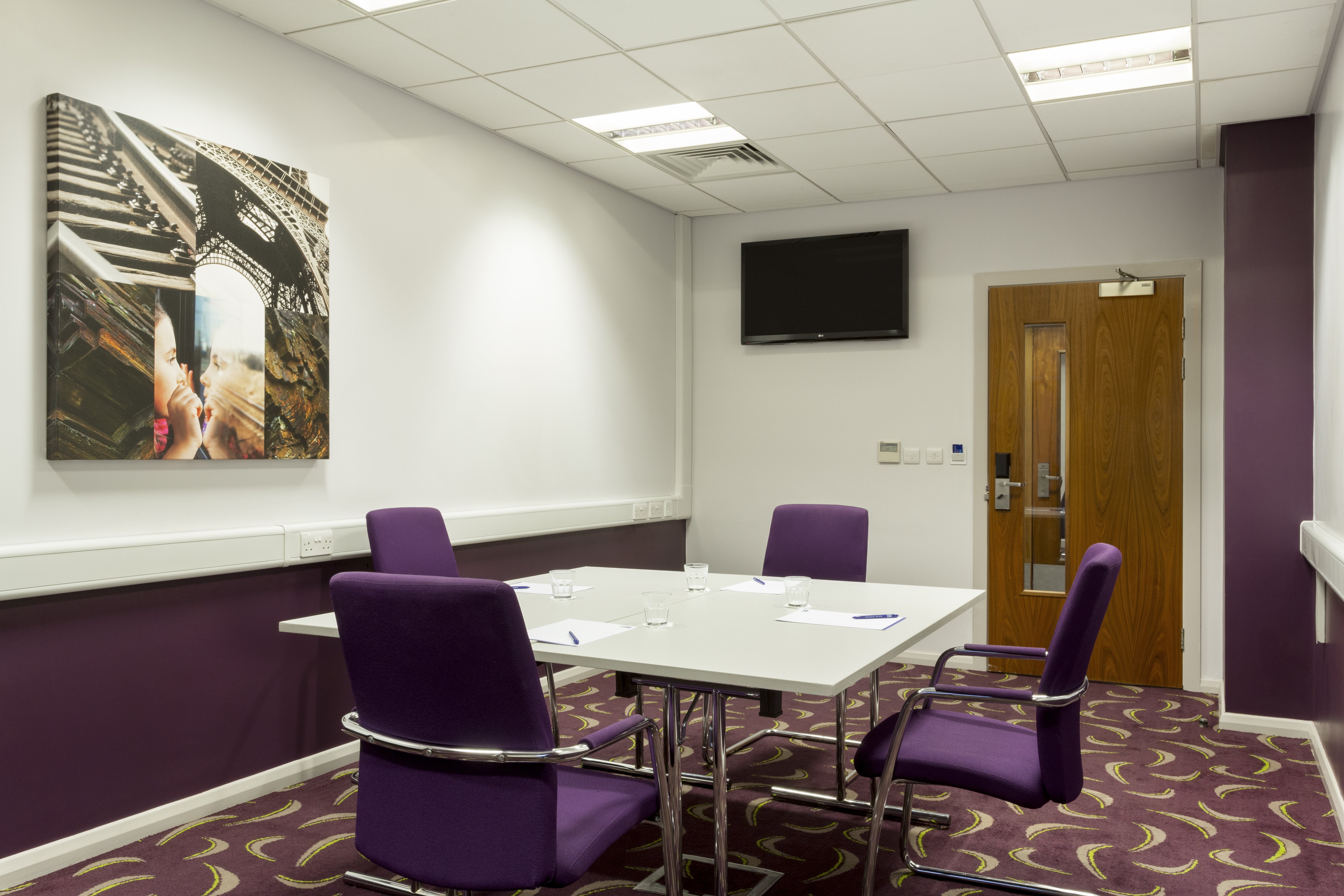 holiday inn express dunstable by ihg