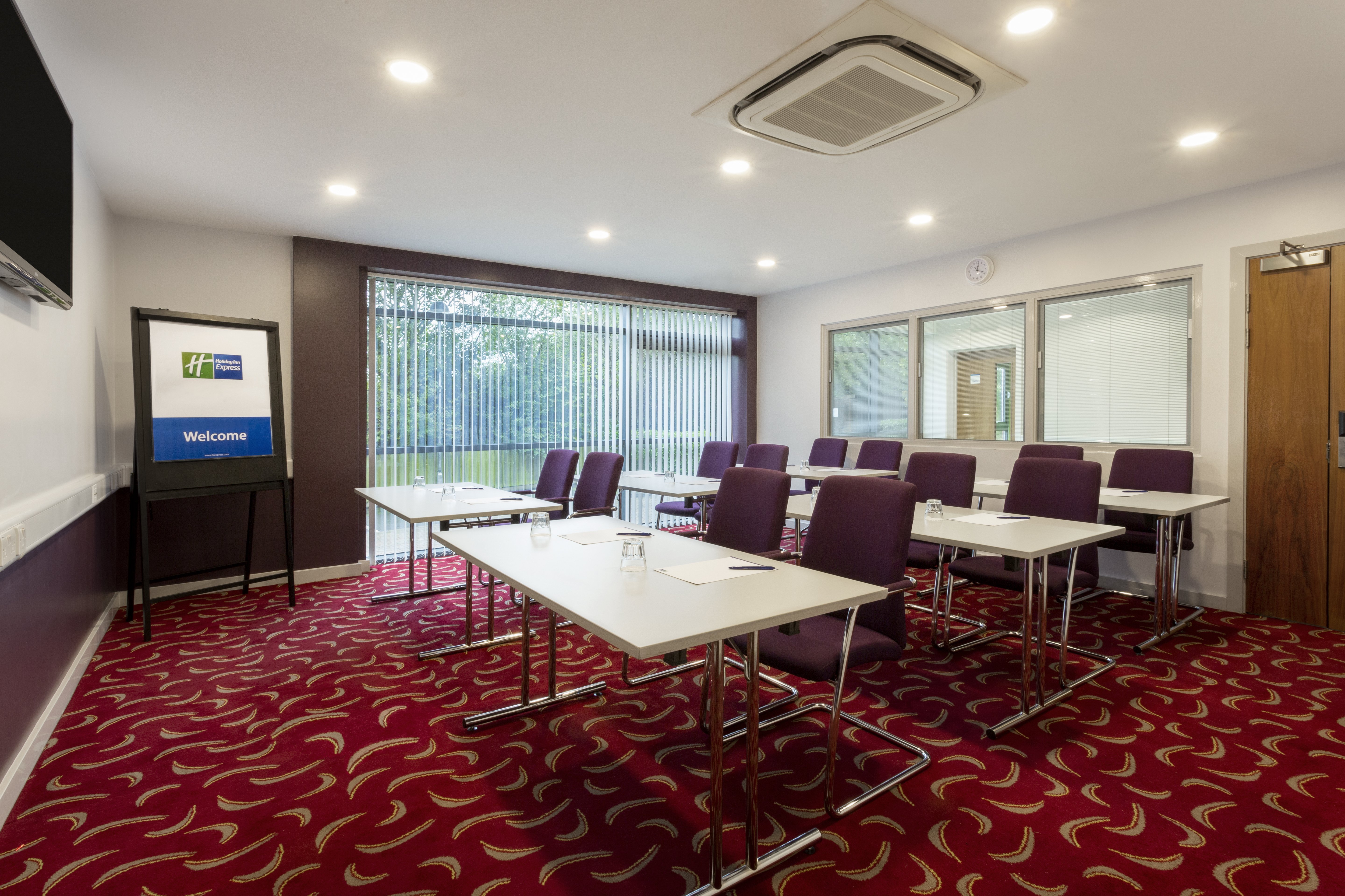 holiday inn express dunstable by ihg