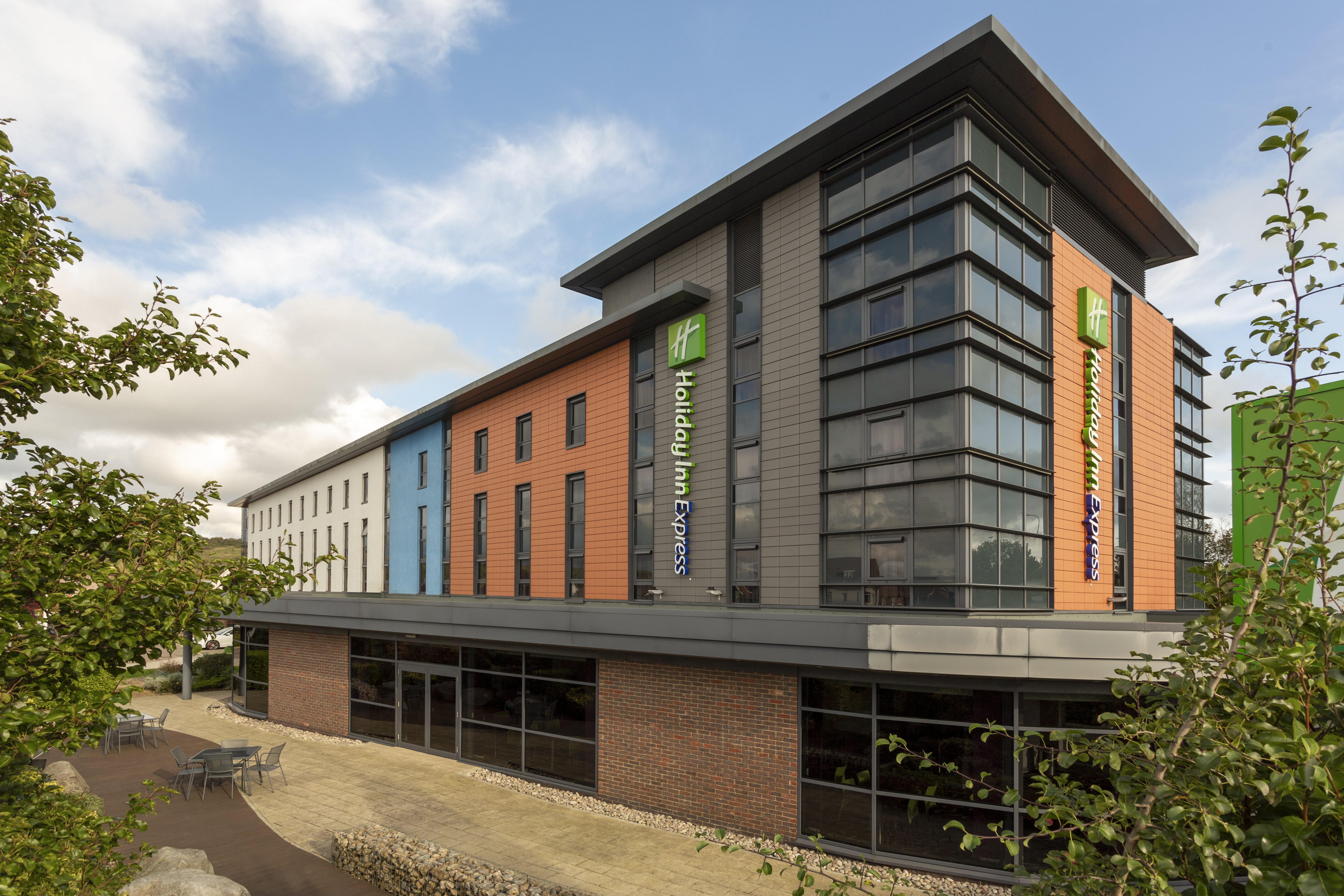 holiday inn express dunstable by ihg