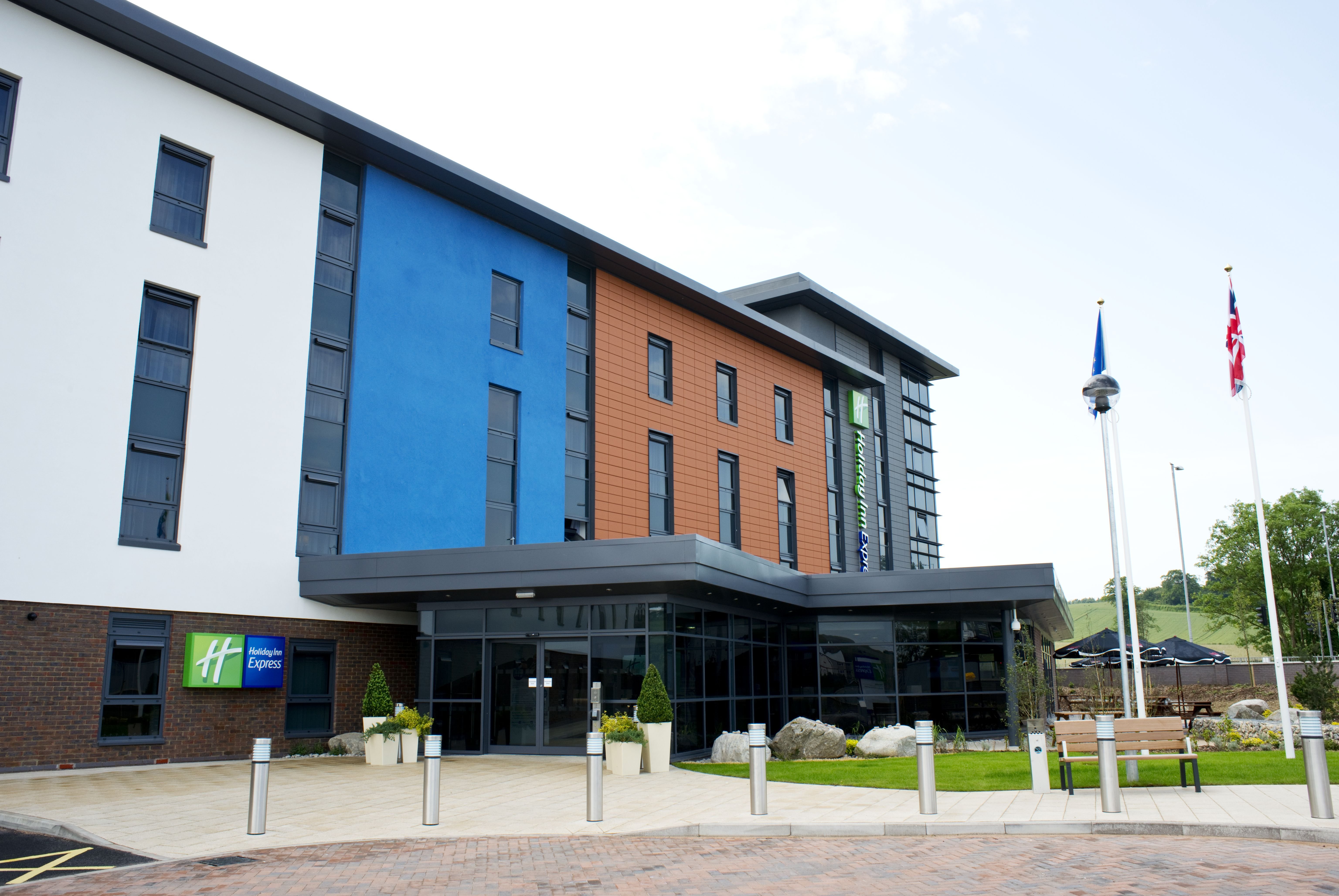 holiday inn express dunstable by ihg