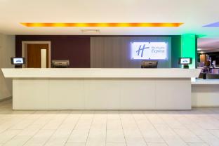 holiday inn express dunstable by ihg
