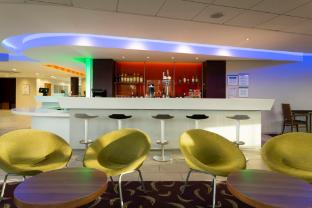 holiday inn express dunstable by ihg
