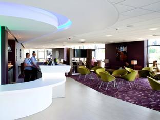 holiday inn express dunstable by ihg