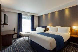 holiday inn express dunstable by ihg