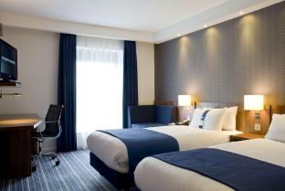 holiday inn express dunstable by ihg