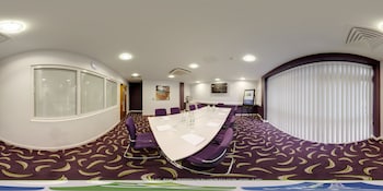 holiday inn express dunstable by ihg