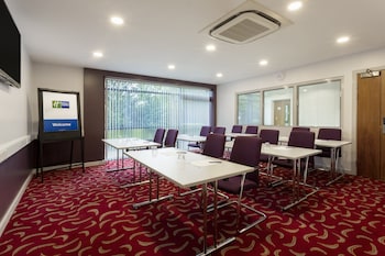 holiday inn express dunstable by ihg