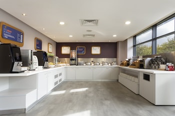 holiday inn express dunstable by ihg