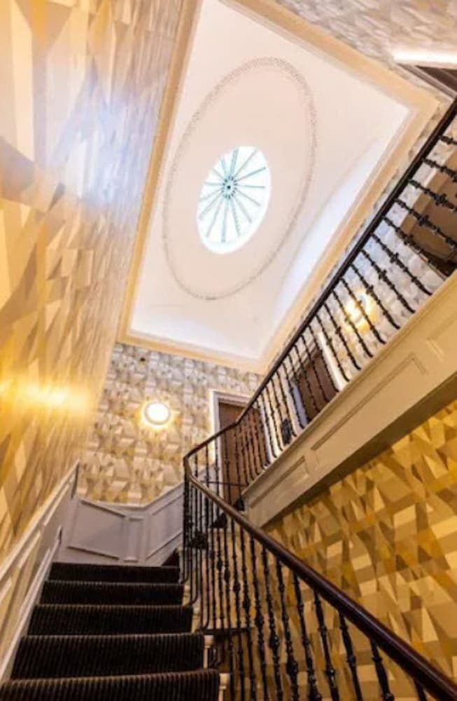 cairn hotel