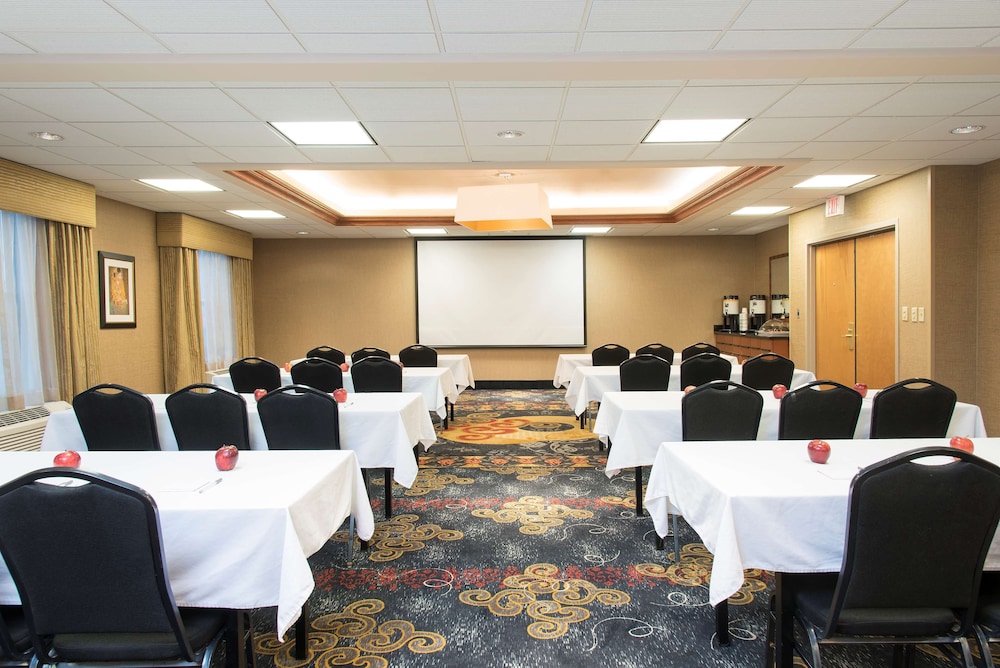 hampton inn columbus taylorsville edinburgh