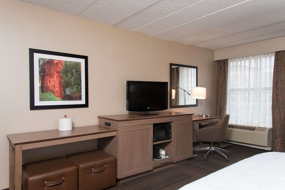 hampton inn columbus taylorsville edinburgh