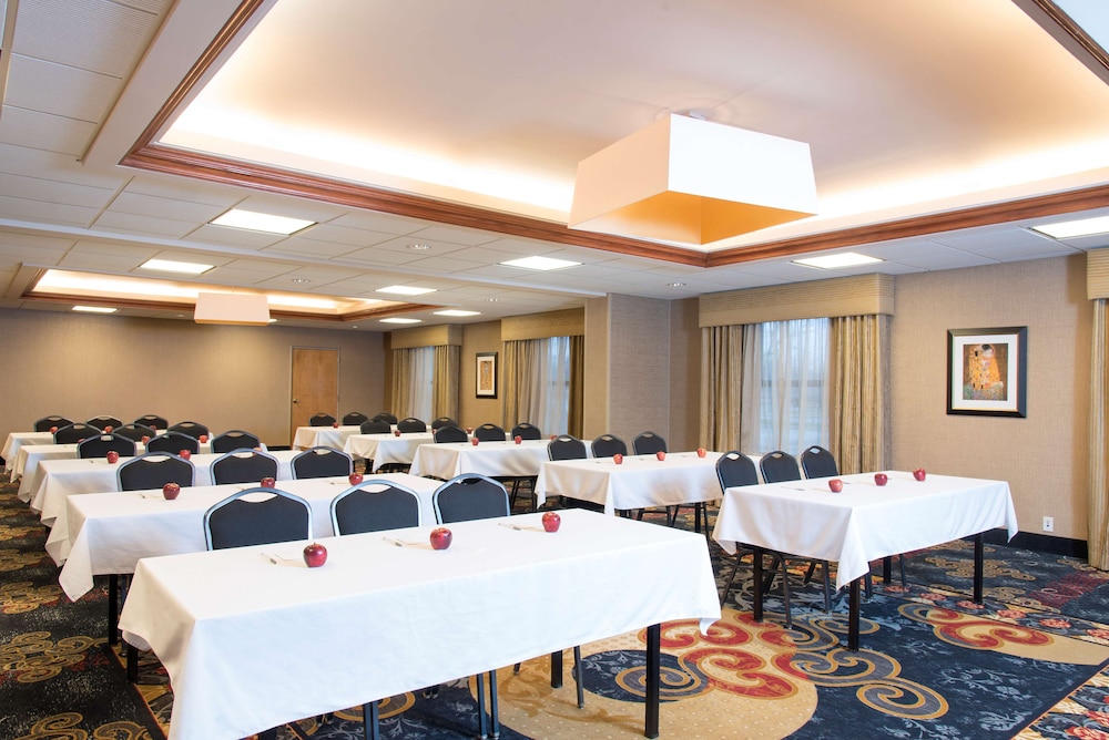 hampton inn columbus taylorsville edinburgh