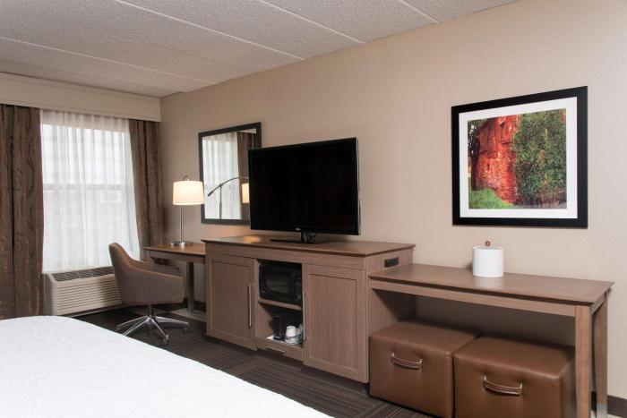 hampton inn columbus taylorsville edinburgh