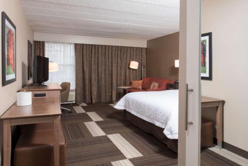 hampton inn columbus taylorsville edinburgh