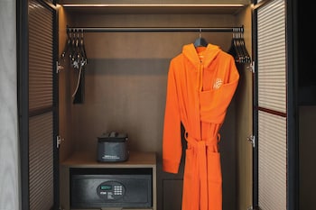 the trade autograph collection