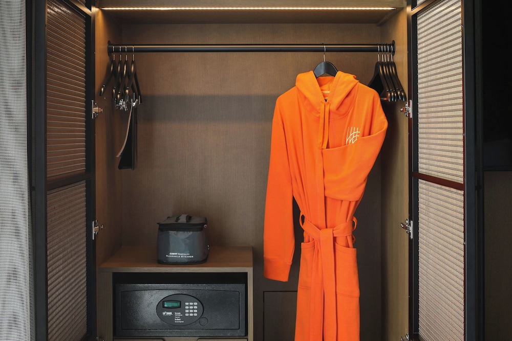 the trade autograph collection