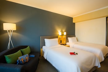 beijing new world center tongpai hotel