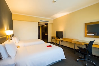 beijing new world center tongpai hotel