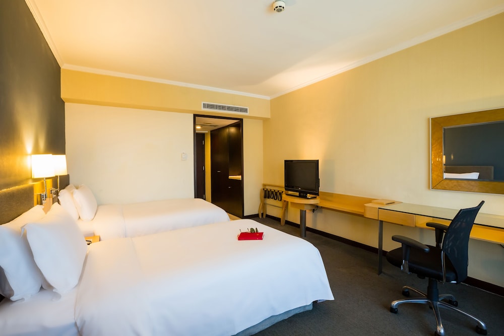 beijing new world center tongpai hotel