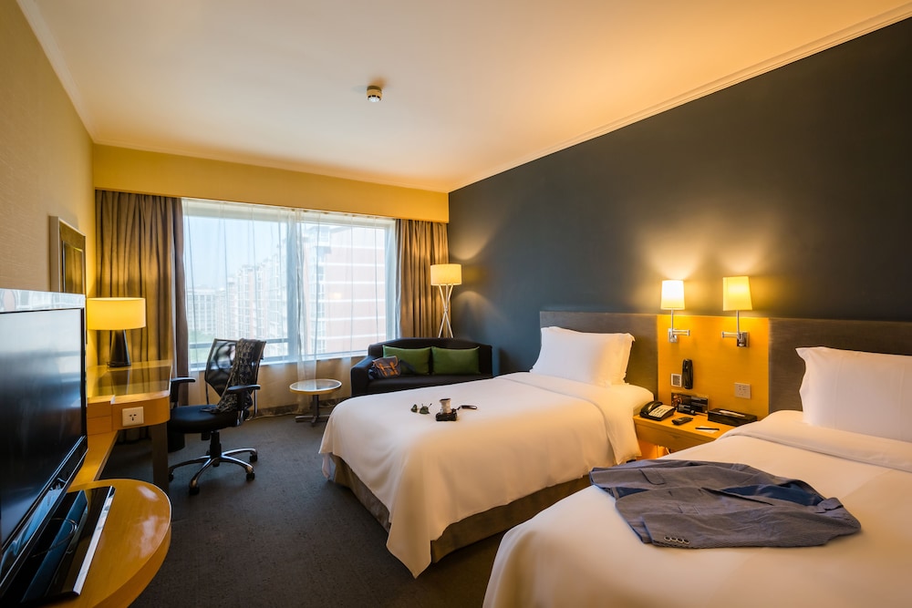 beijing new world center tongpai hotel