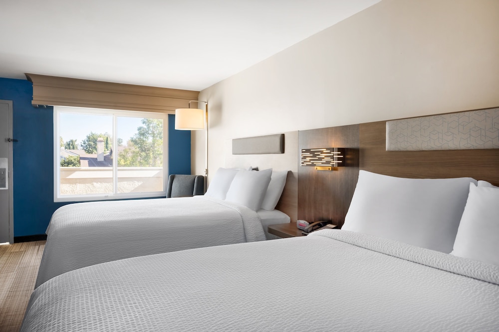 holiday inn express simi valley by ihg