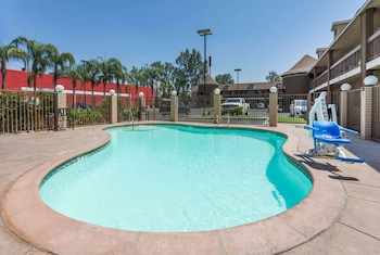Super 8 By Wyndham Bakersfield South Ca,Kern County>>Bakersfield,2 star