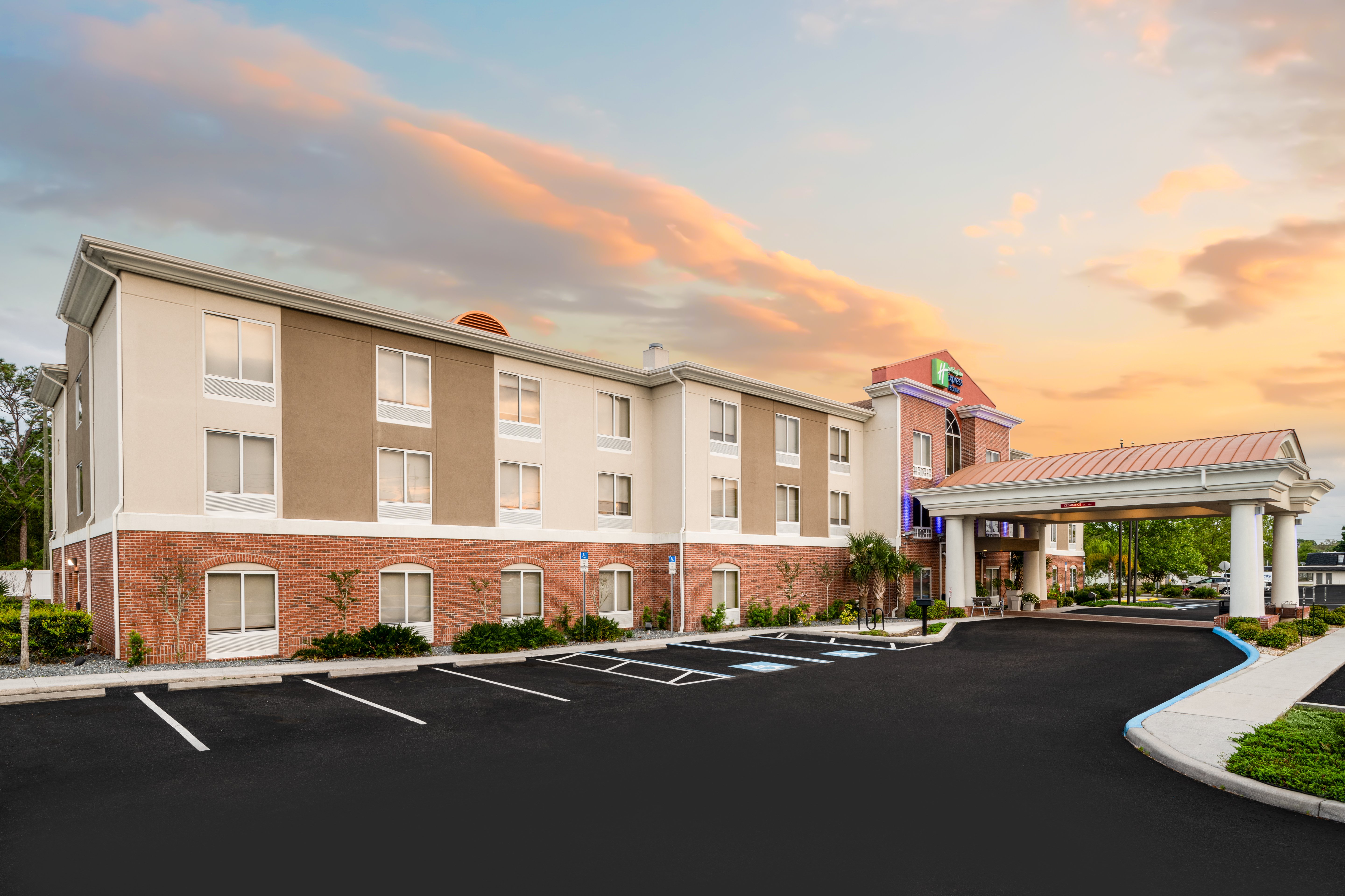 holiday inn express and suites spring hill by ihg