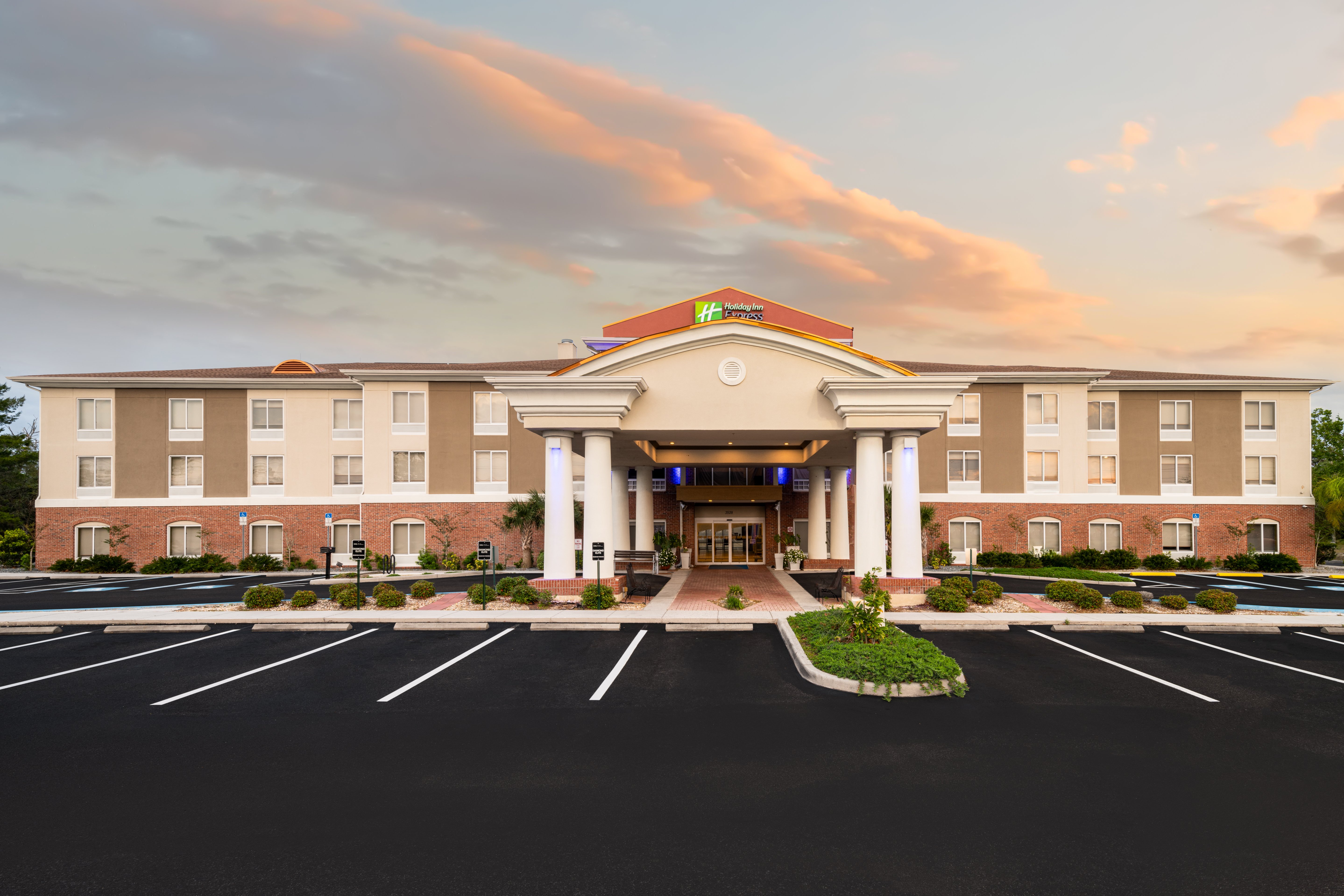 holiday inn express and suites spring hill by ihg