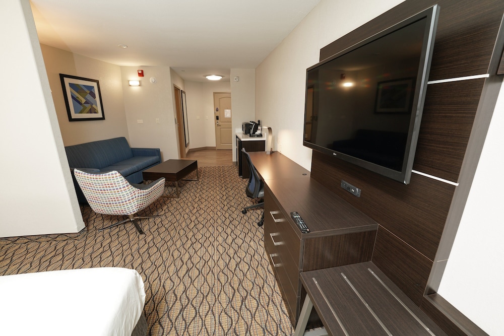holiday inn express and suites springfield medical district by ihg
