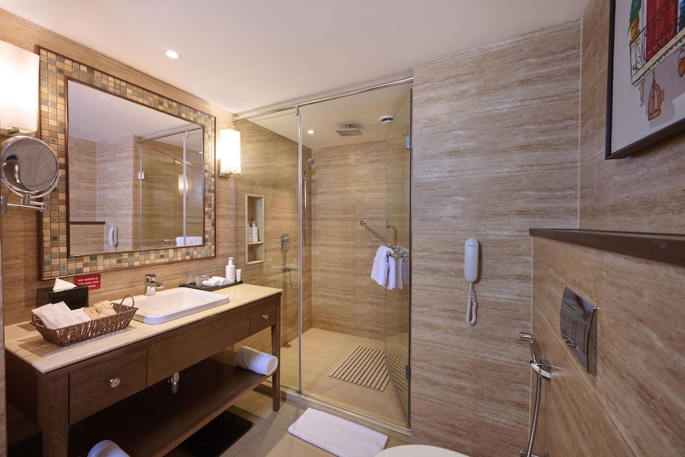 golden tulip vagator goa