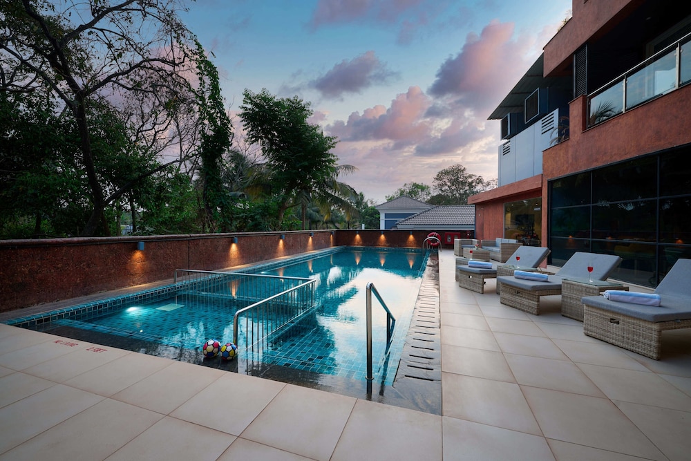 golden tulip vagator goa